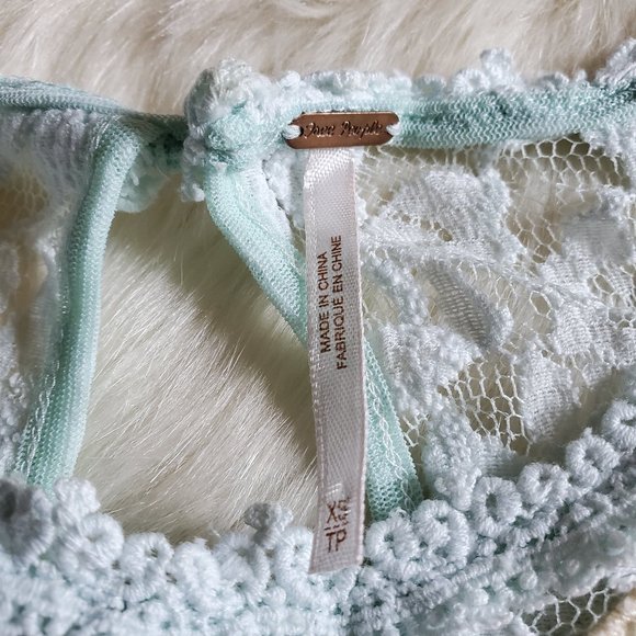 Free People Blue and Cream Lace Peplum Top Size XS - Picture 12 of 16